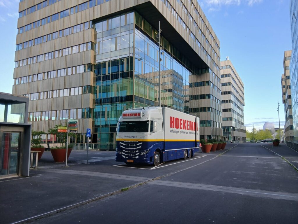 Verhuiswagen voor een bedrijfspand